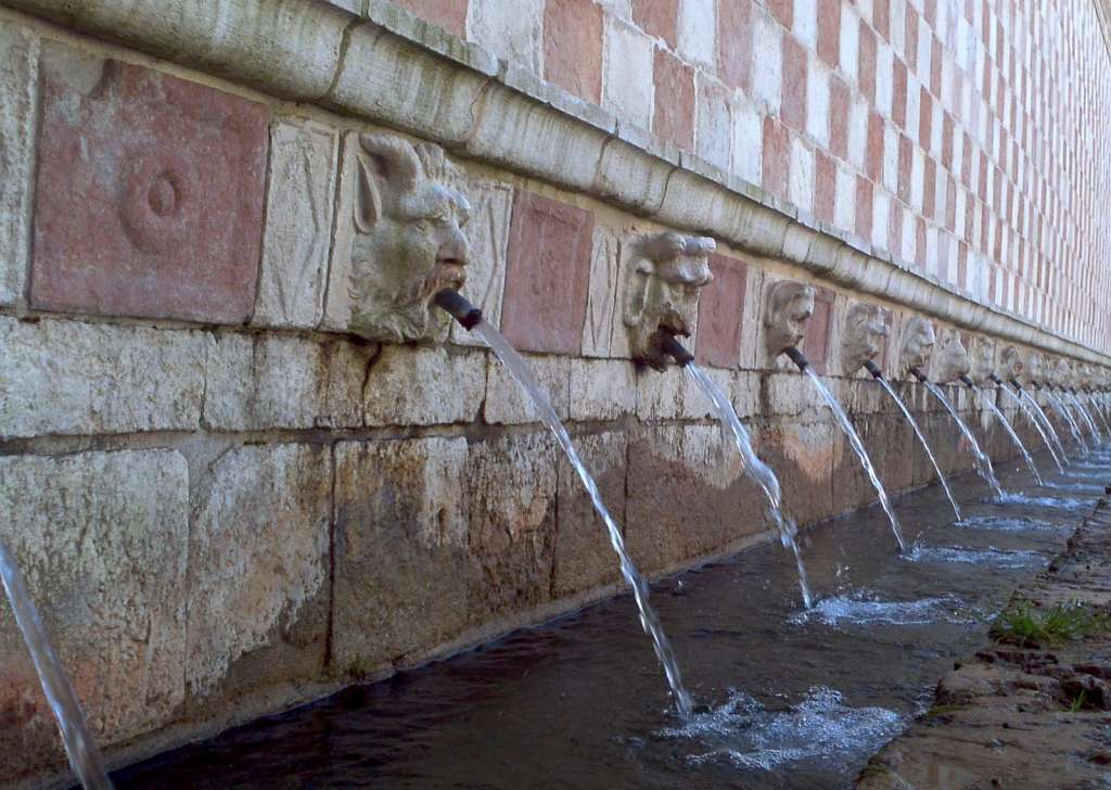 La fontana delle 99 cannelle a L'Aquila in Abruzzo - blog di viaggi