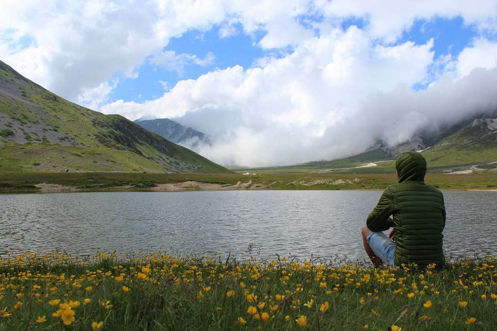 Il lago Pietranzoni con vista Gran Sasso - Blog di viaggi