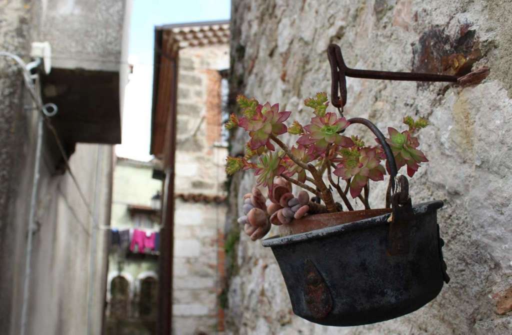 Arredo urbano vintage a Fornelli - Blog di viaggi