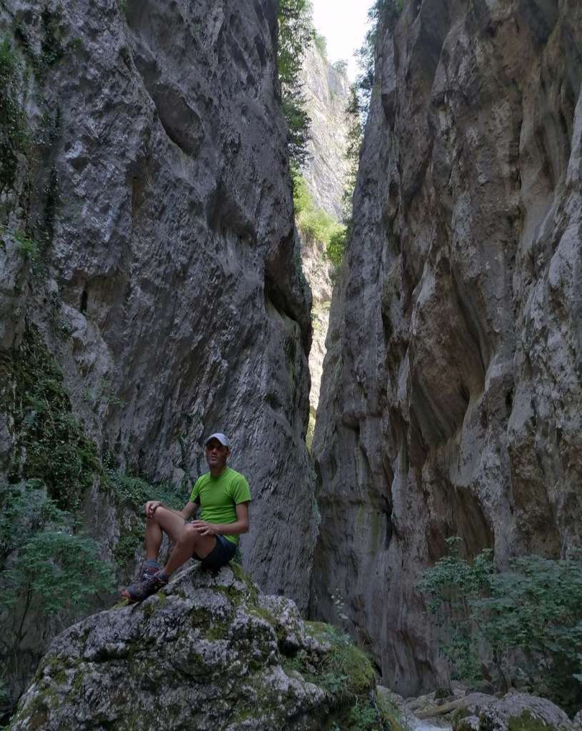 Fabio Sansone nelle gole di Celano in Abruzzo - blog di viaggi