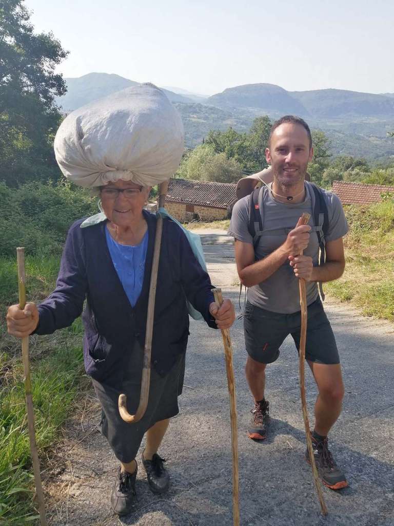Fabio Sansone con la signora n'Giulina nel Cilento - Blog di viaggi