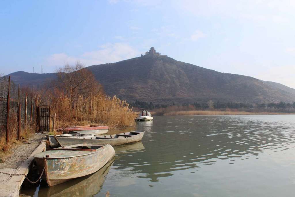 Il monastero di Jvari visto da Mtskheta in Georgia - blog di viaggi