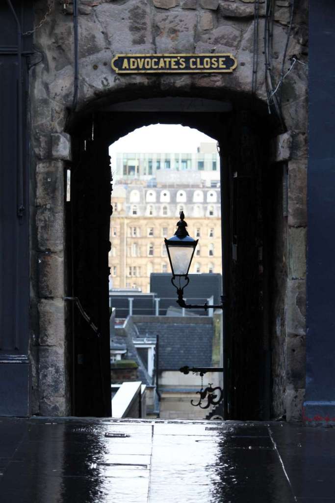 Scorcio dal Close di Edimburgo sulla Royal Mile - blog di viaggi