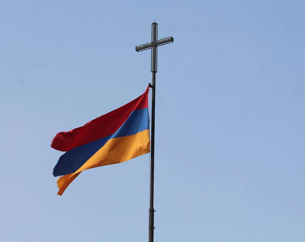 La bandiera armena che sventola nel cielo - blog di viaggi