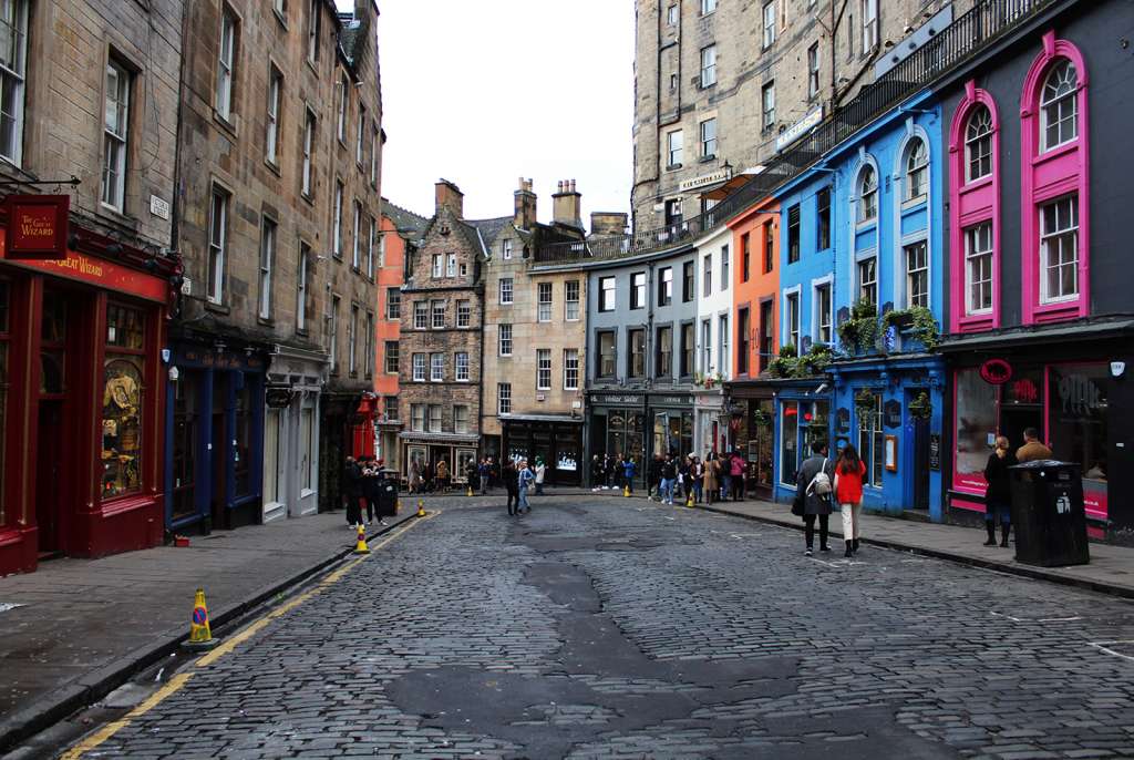 Visitare Victoria street ad Edimburgo - Blog di viaggi