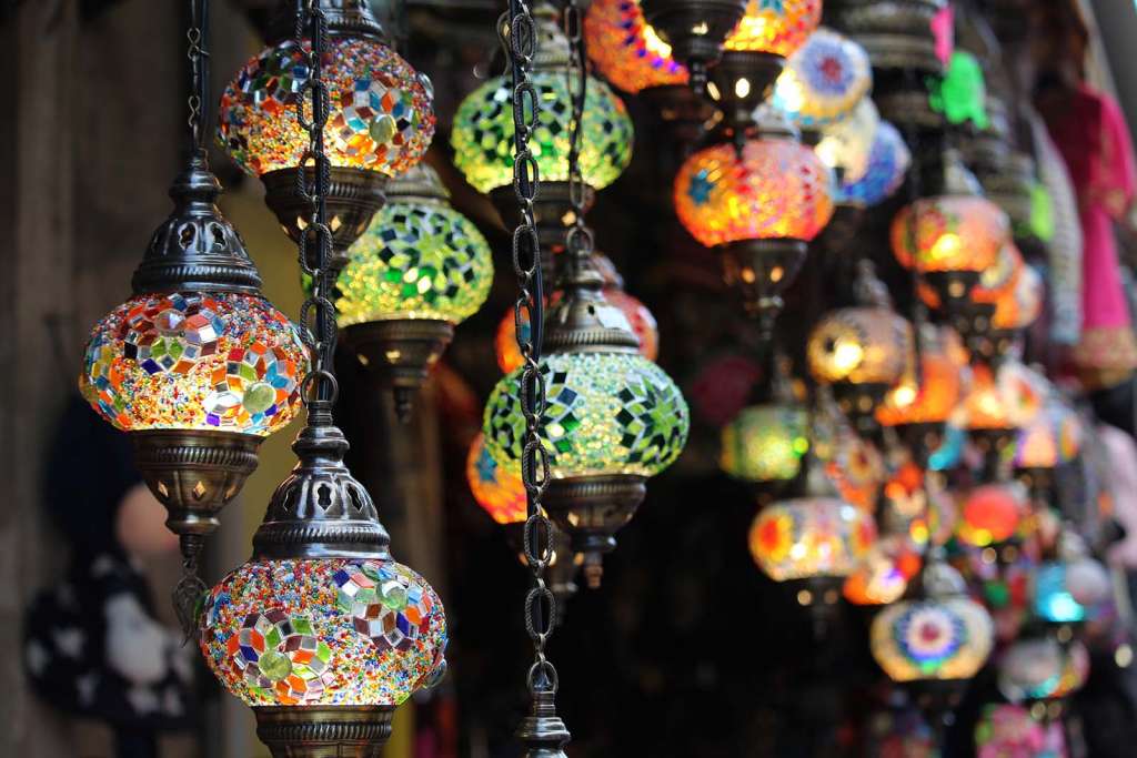 Luci colorate nella città vecchia di Mostar in Bosnia - Blog di viaggi