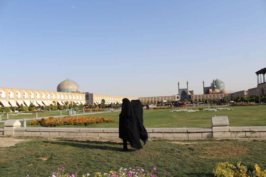 Donne iraniane nella piazza dell'Imam Naqsh-e jahàn - blog di viaggi