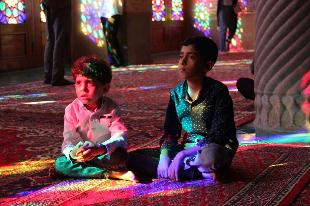 Bambini iraniani nella Pink Mosque a Shiraz - Blog di viaggi