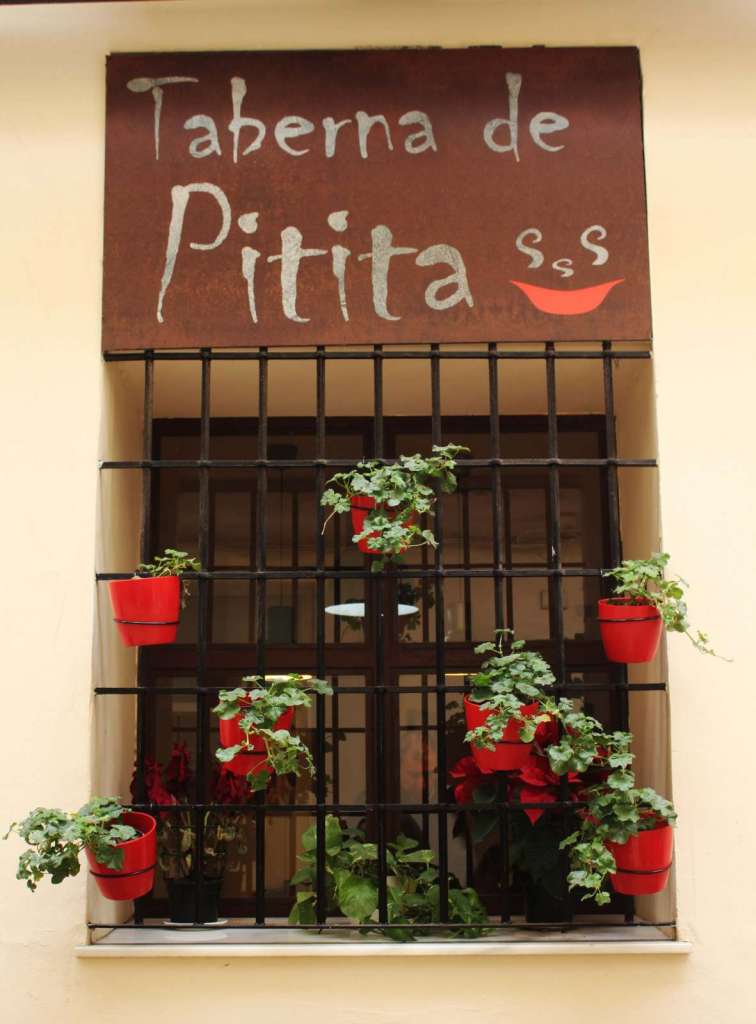 Camminare per le strade di Malaga in Spagna - blog di viaggi