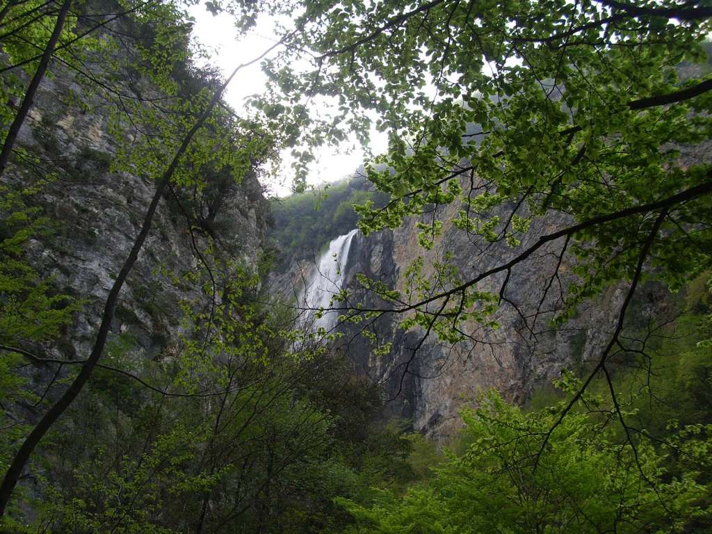 Cascata Zompo lo Schioppo nella Riserva Naturale - blog di viaggi