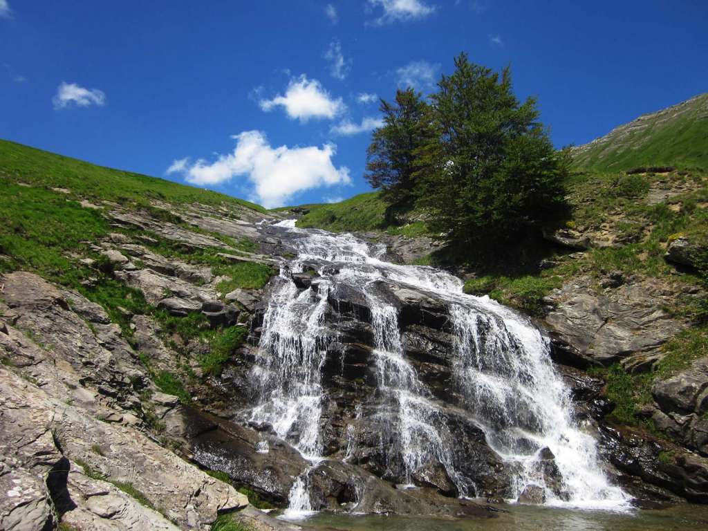 La grande cascata delle Cento Fonti in Abruzzo - blog di viaggi