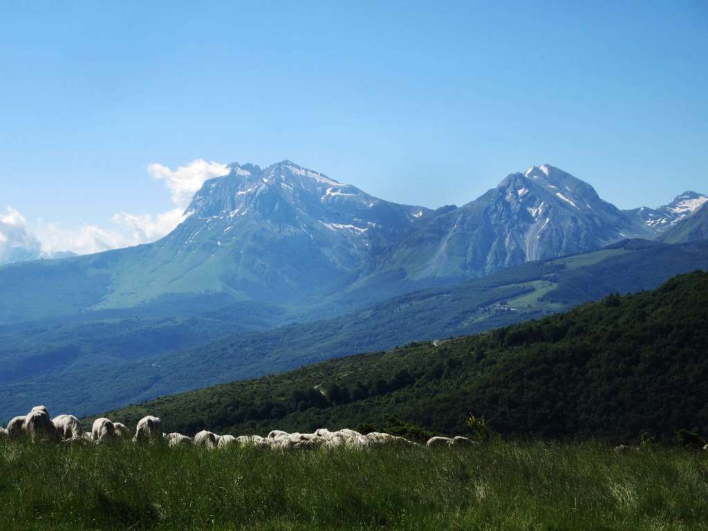 La vista sul Gran Sasso vista dalle Cento Fonti in Abruzzo - blog di viaggi