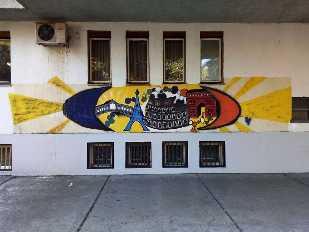 Murales sui palazzi a Podgorica in Montenegro - blog di viaggi