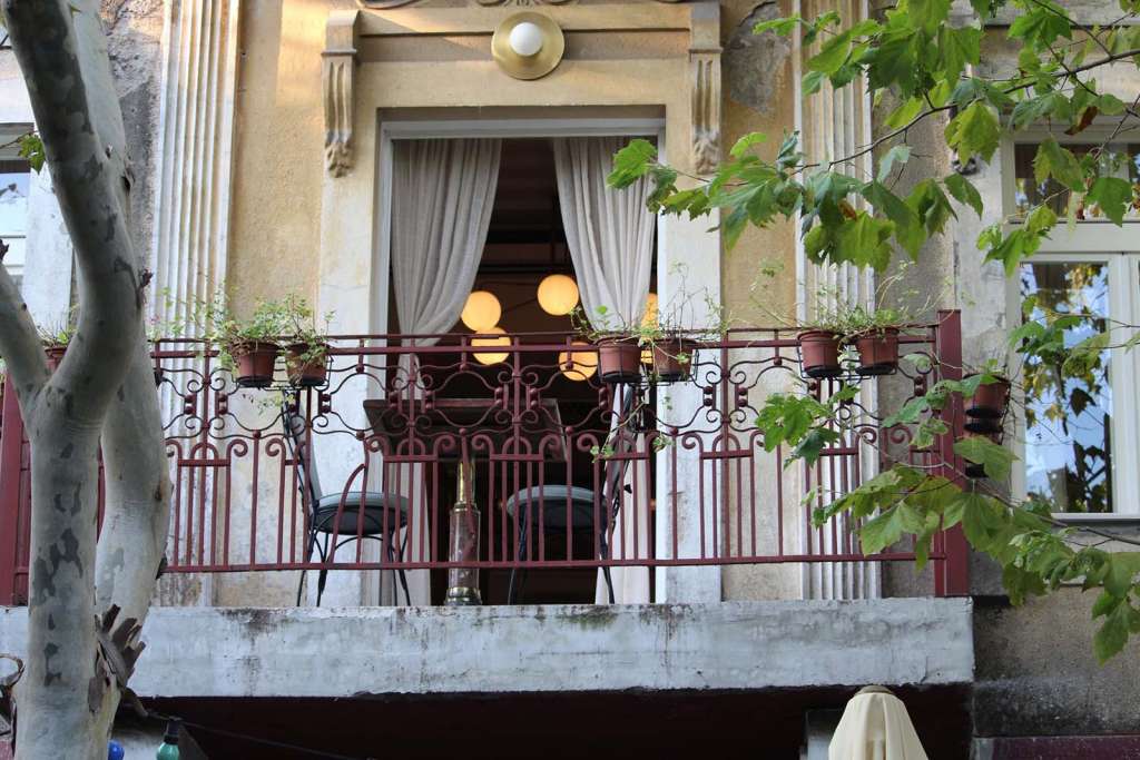 Dettagli nei palazzi di Podgorica in Montenegro - blog di viaggi