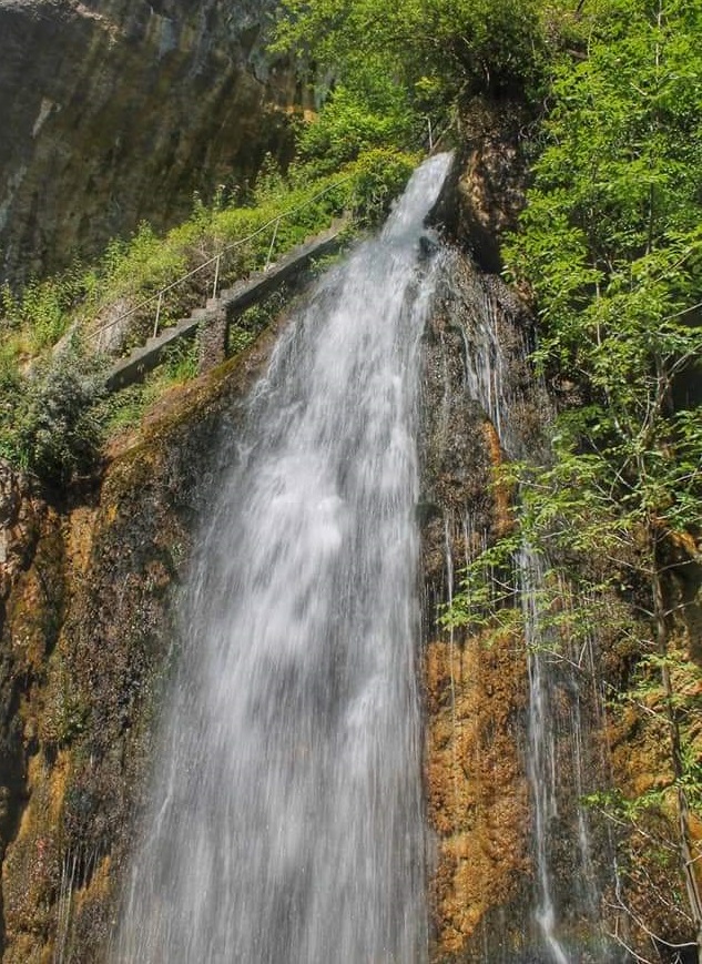 La cascata del Vitello D'Oro a Farindola in Abruzzo - blog di viaggi