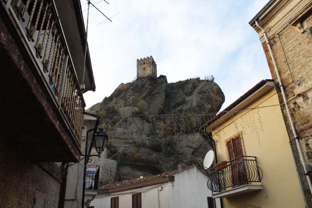L'imponente castello di Roccascalegna in Abruzzo - blog di viaggi