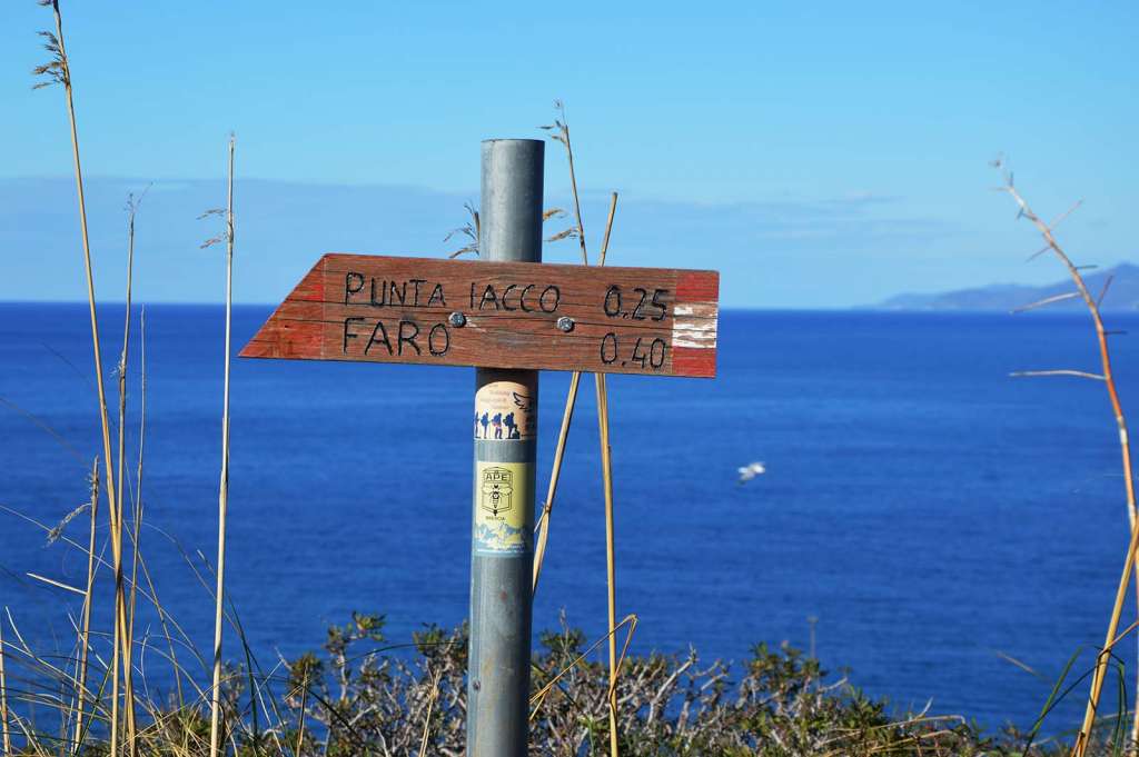 La cartellonistica del sentiero della Primula a Palinuro - blog di viaggi