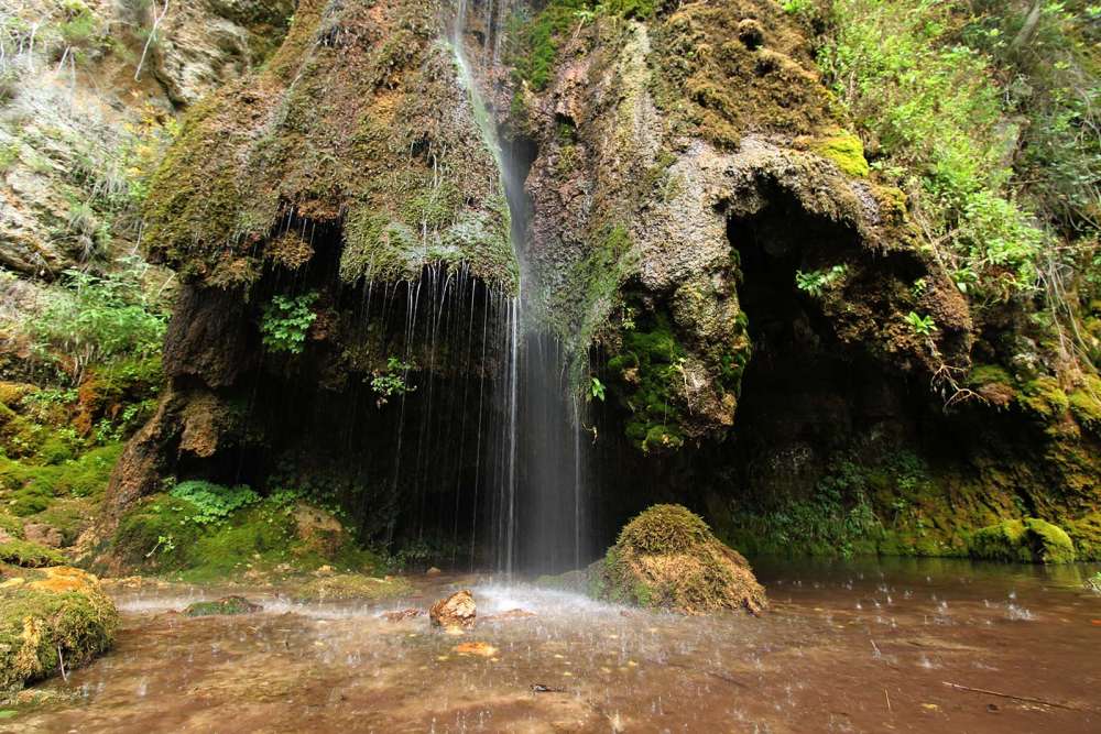 visitare le cascata dello schizzataro vicino la città dell'Aquila in Abruzzo - blog di viaggi