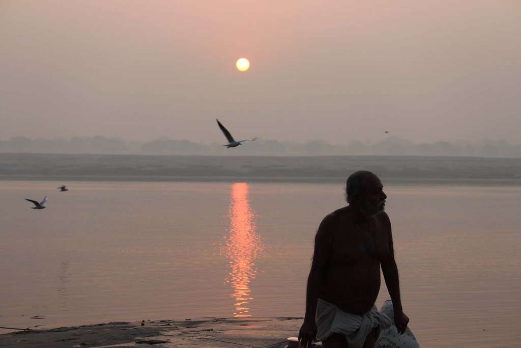 Aspettare l'alba sui ghat a Varanasi - blog di viaggi