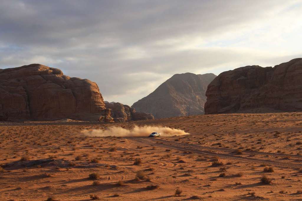 Nel deserto del Wadi Rum aspettando il tramonto in Giordania - blog di viaggi