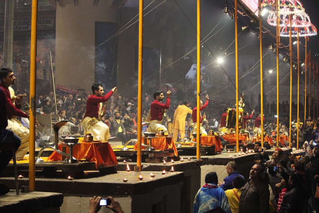 La cerimonia del Gangotri Seva Samiti a Varanasi in India - blog di viaggi
