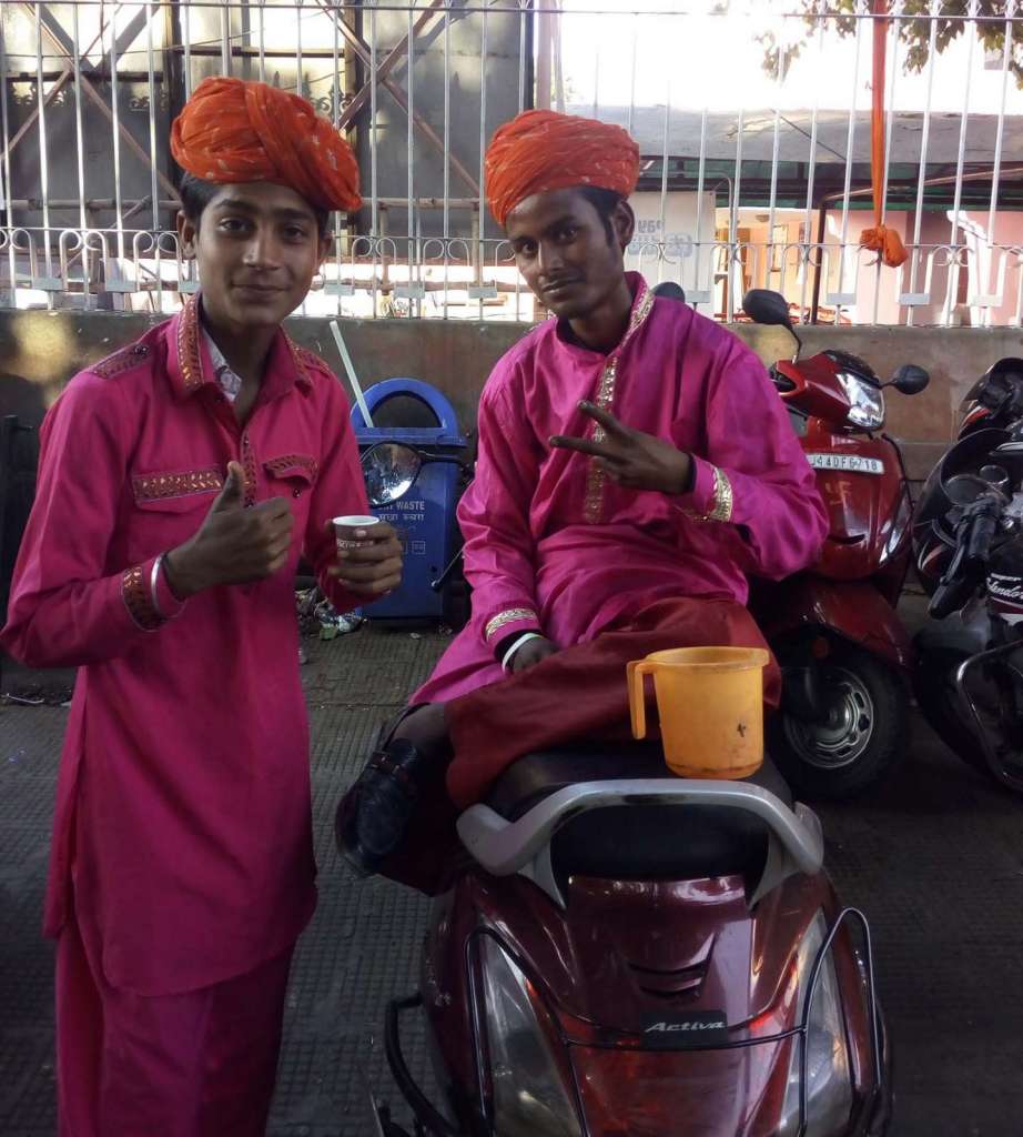 Ragazzi indiani nel centro di Jaipur - blog di viaggi
