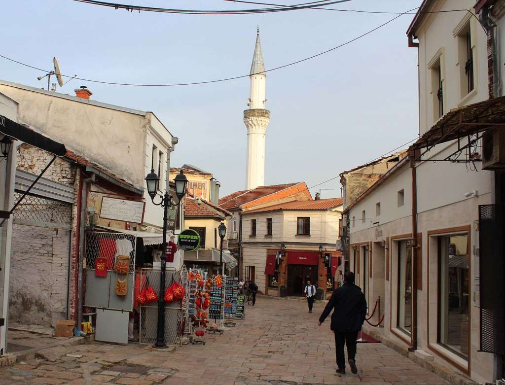 Le caratteristiche strade della zona vecchia di Skopje - blog di viaggi