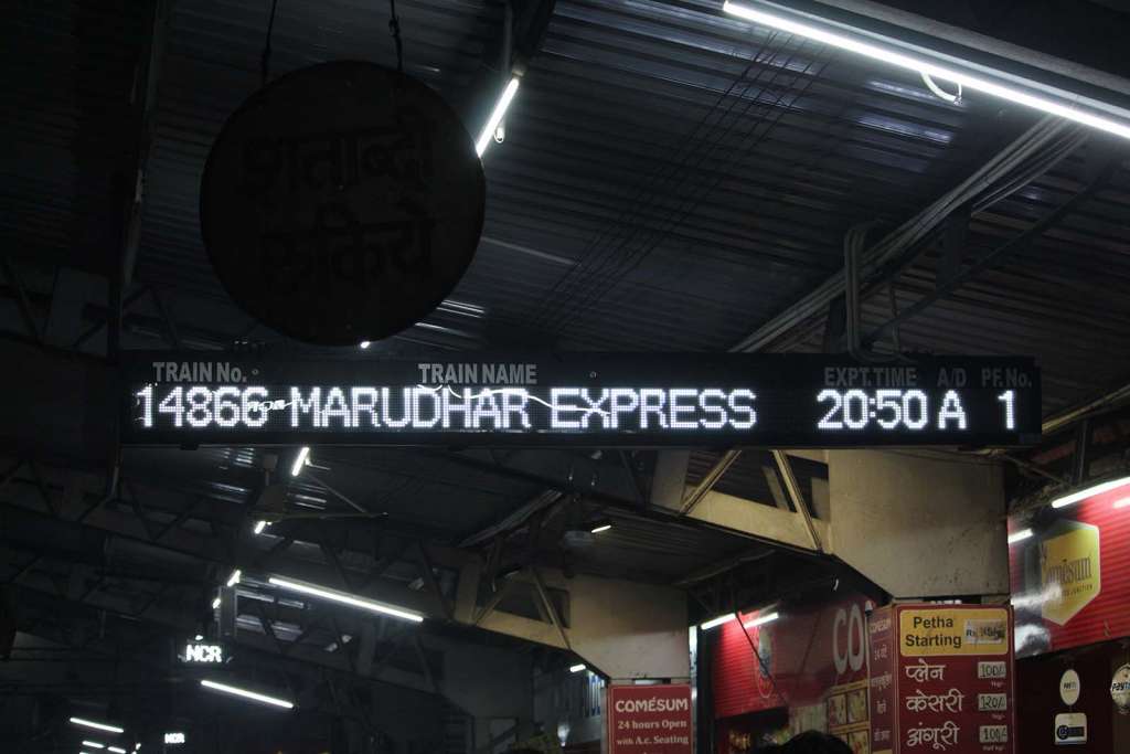 Il treno notturno Marudhar che collega Agra con Varanasi - blog di viaggi