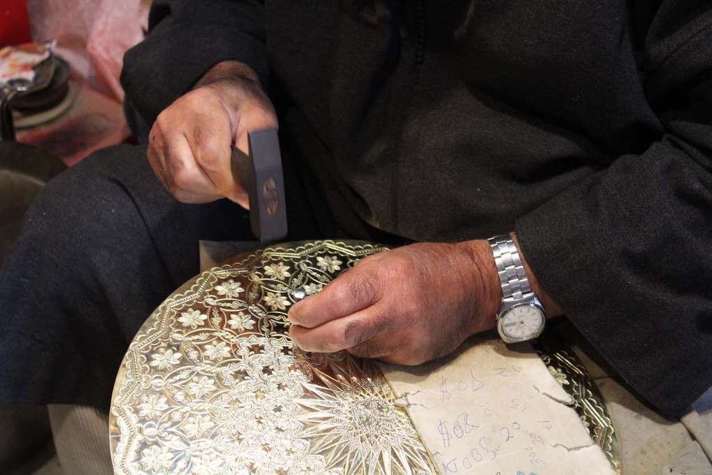 Artigiani nella medina di Fez in Marocco - blog di viaggi