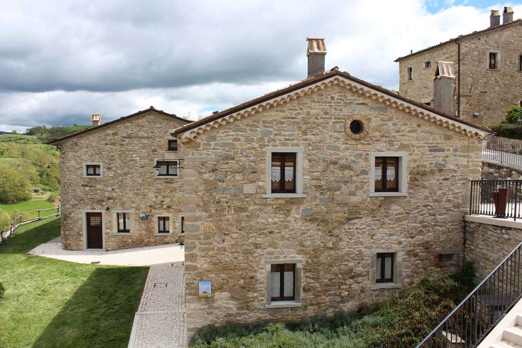 Dormire nell'albergo diffuso di Borgotufi in Molise - blog di viaggi