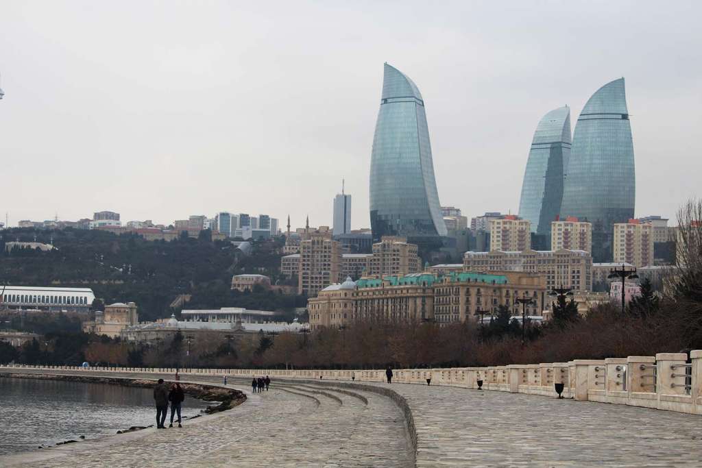 Le Flame Towers viste dal Boulevard di Baku - blog di viaggi