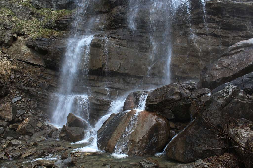 La potenza della cascata di Ortanza sui Monti della Laga - blog di viaggi