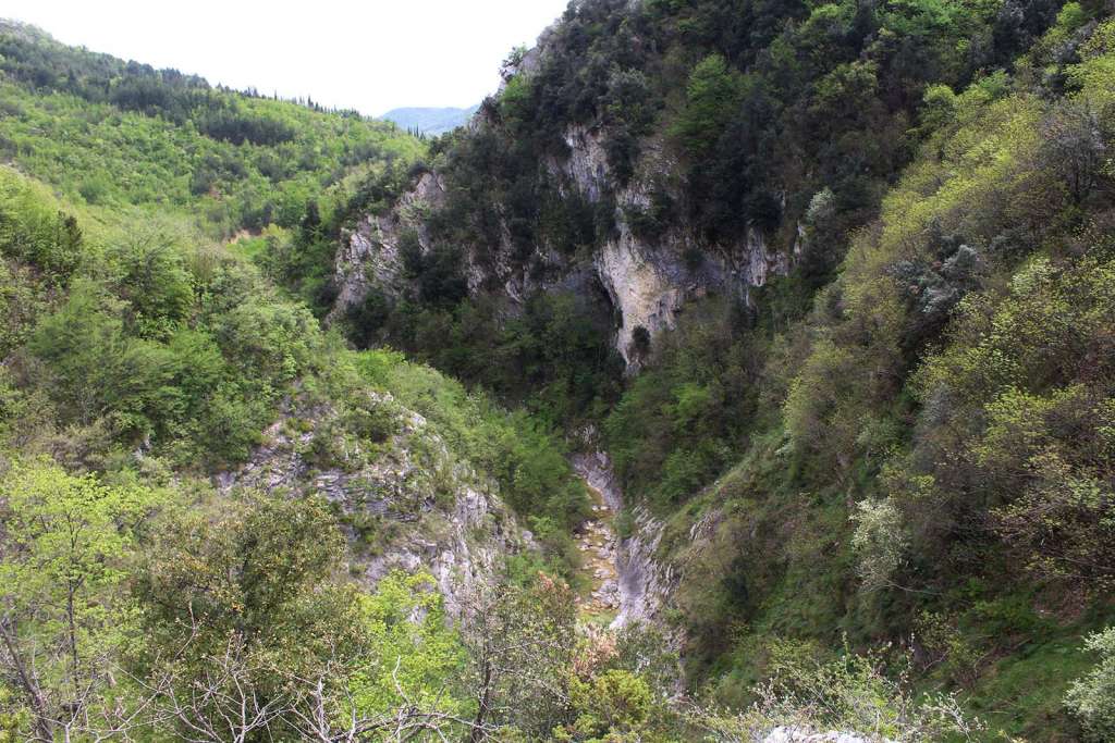 Panorama dall'alto sulle gole del Salinello in abruzzo - blog di viaggi