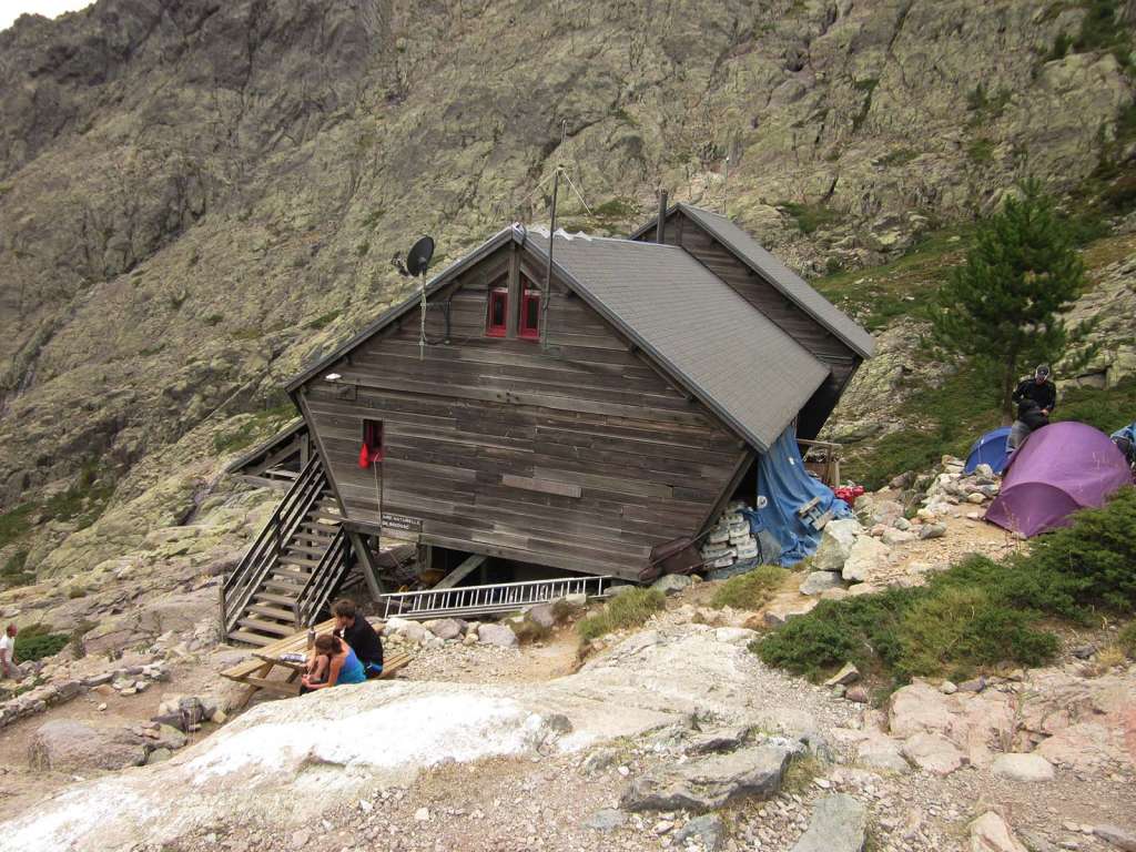I rifugi in legno lungo in sentiero del GR20 in Corsica - blog di viaggi