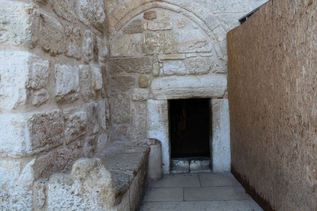 L'ingresso alla Basilica della Natività a Betlemme - blog di viaggi