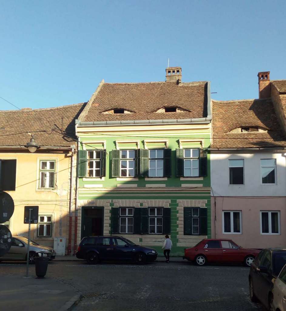 I colori pastello delle abitazioni di Sibiu in Romania - blog di viaggi