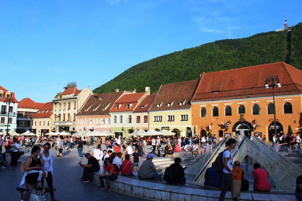 Il cuore della città di Brasov: piazza Sfatului - blog di viaggi
