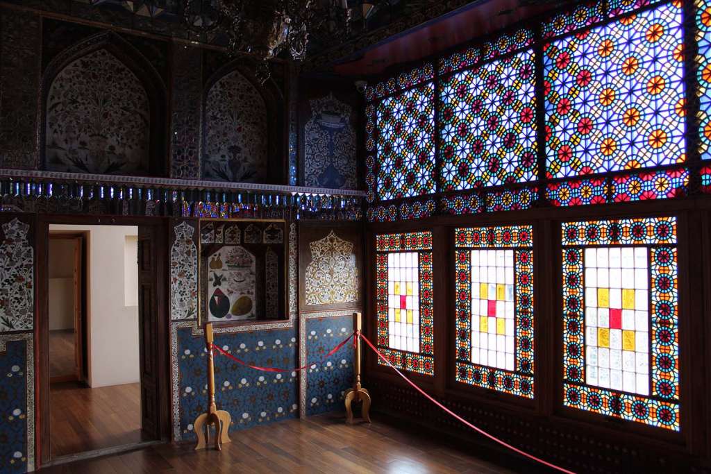 Le sale interne del palazzo d'Inverno a Sheki in Azerbaigian - blog di viaggi
