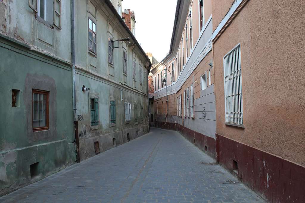 Per le strade pittoresche  di Brasov  in transilvania - blog di viaggi