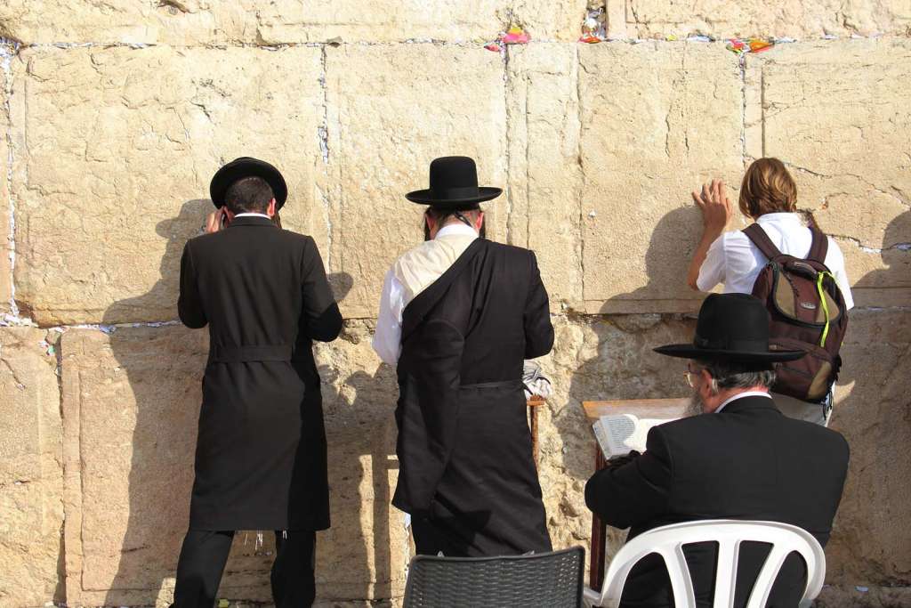 Ammirare le preghiere al muro del Pianto a Gerusalemme - blog di viaggi