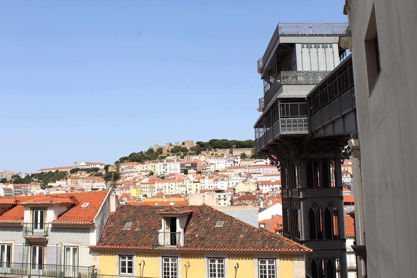 Vista dell'ascensore di Santa Giusta e castello di Sao Jorge - blog di viaggi