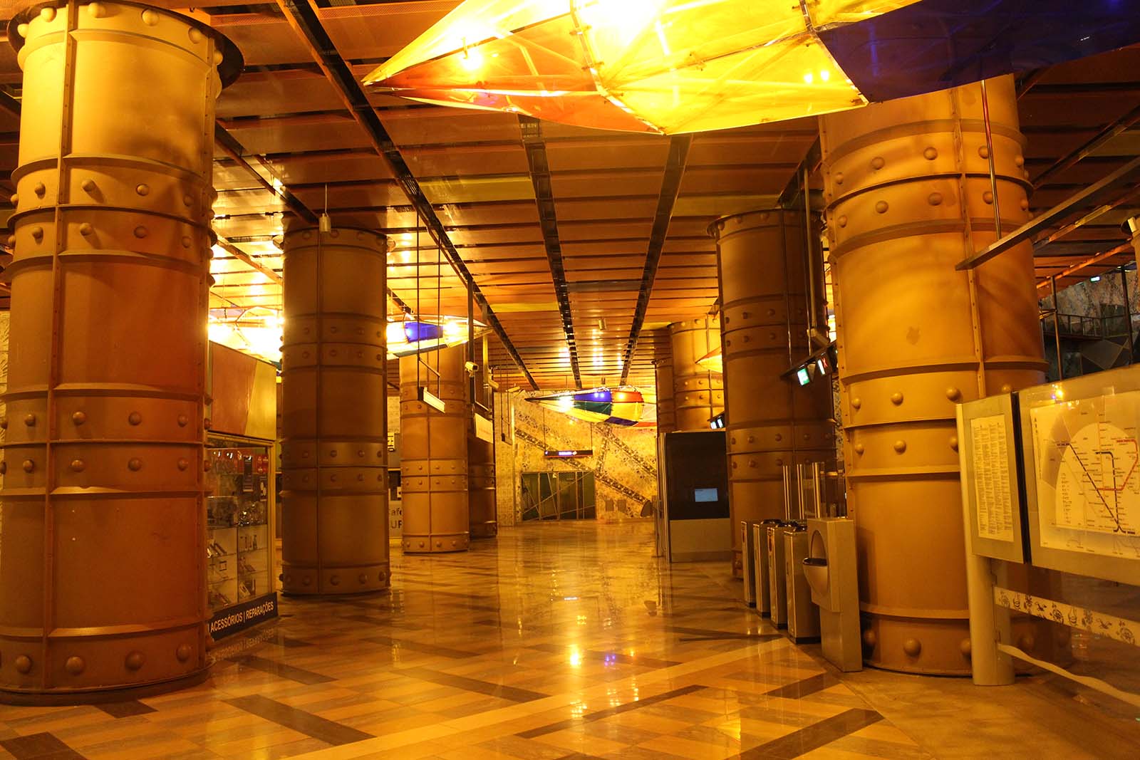 visitare la futuristica fermata della metro Olaias di Lisbona - blog di viaggi