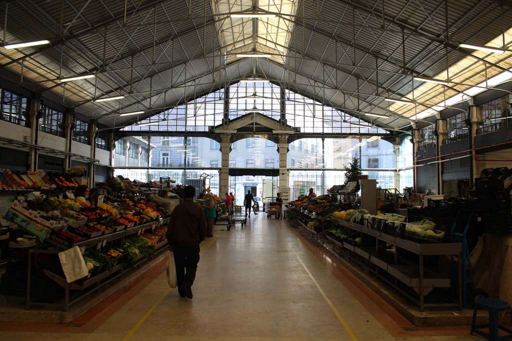 mercato di frutta e verdura a Lisbona - blog di viaggi