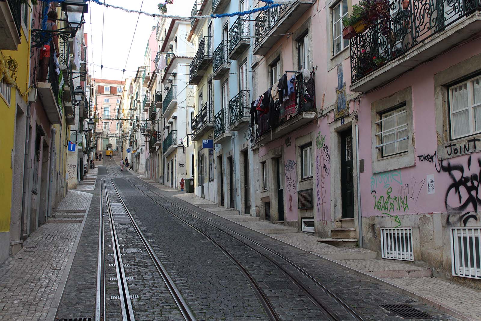 I palazzi nel quartiere Chiado di Lisbona - blog di viaggi