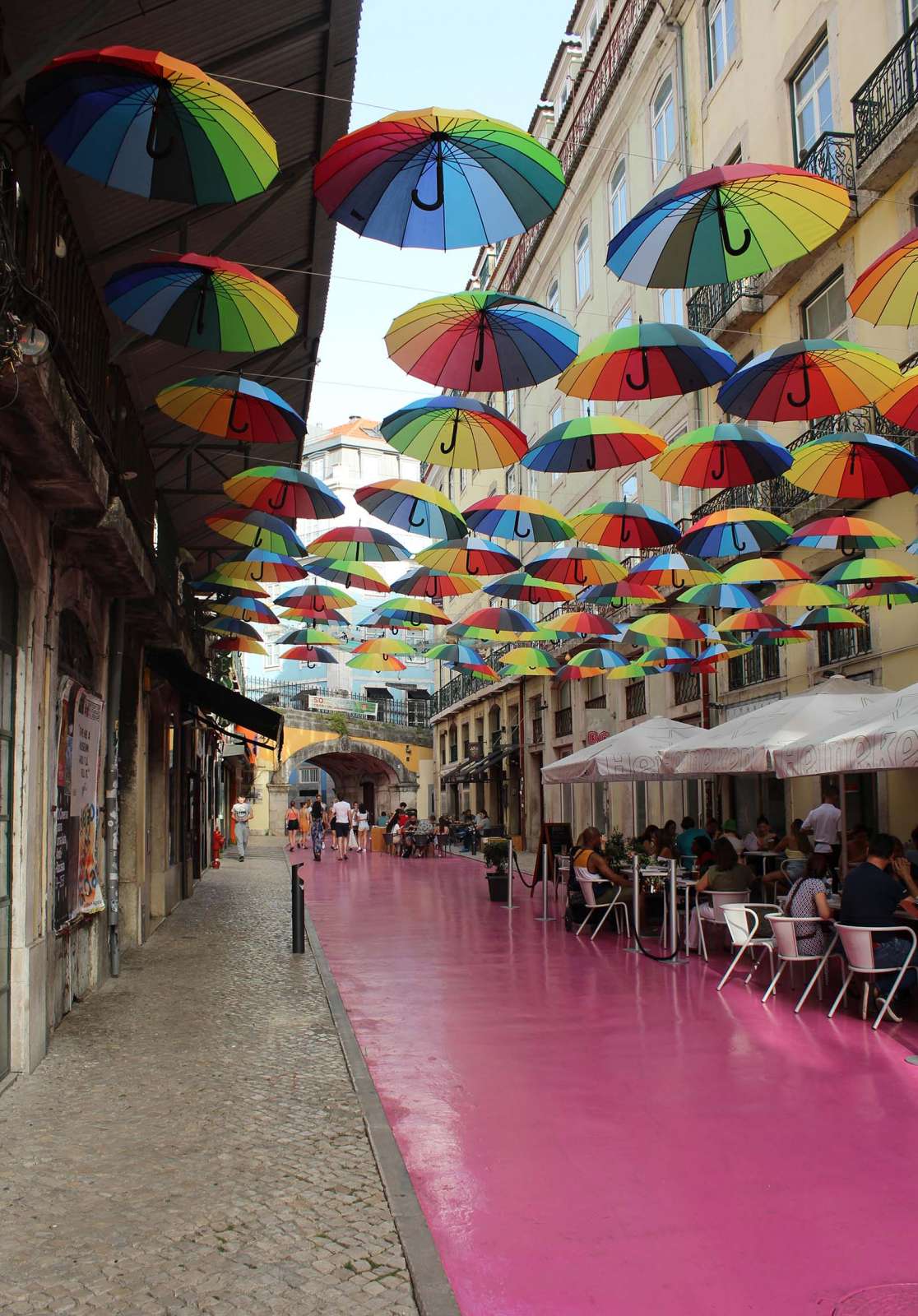 vita notturna a Lisbona nella pink street - blog di viaggi