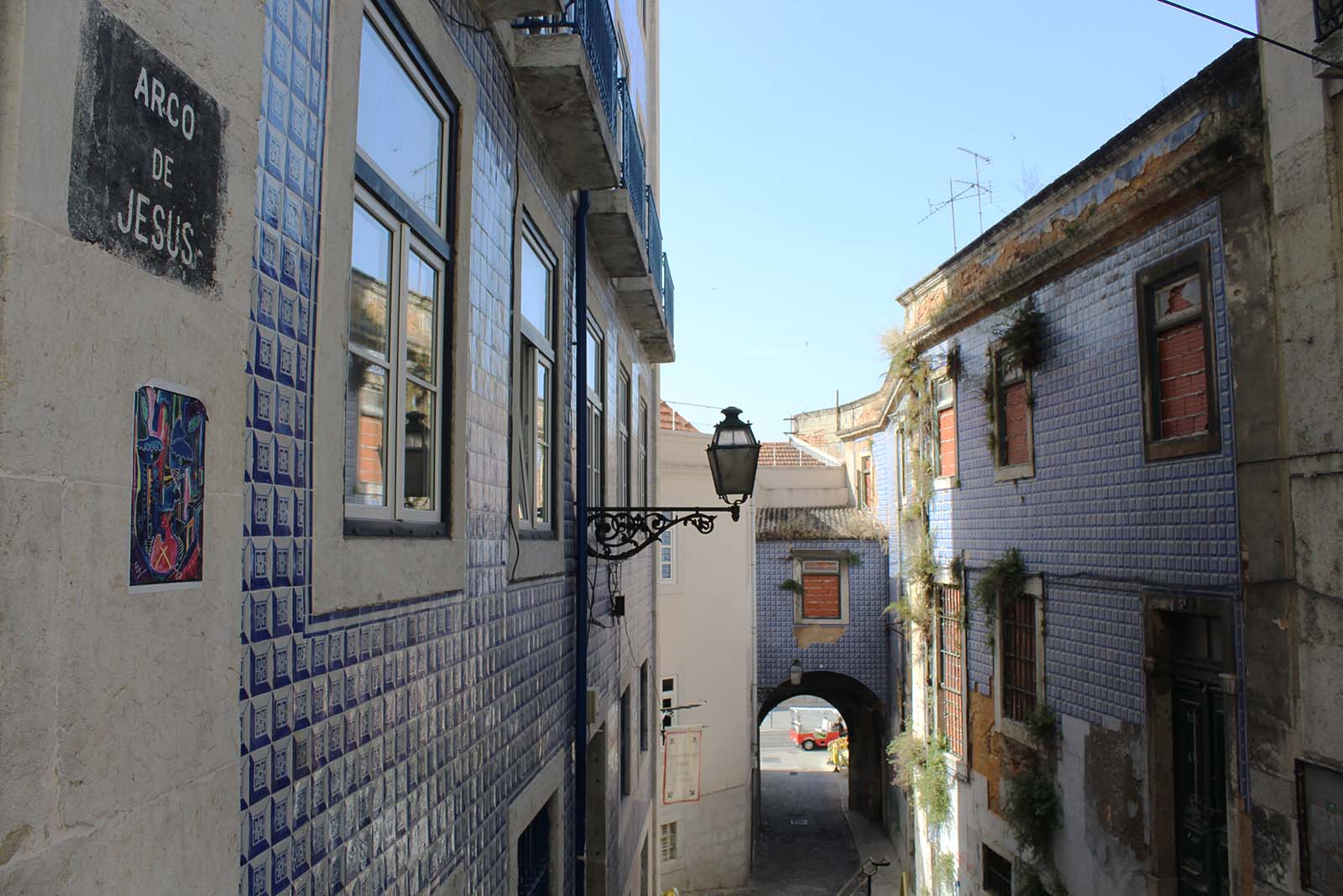 Gli Azulejos colorati nel quartiere Alfama di Lisbona - blog di viaggi