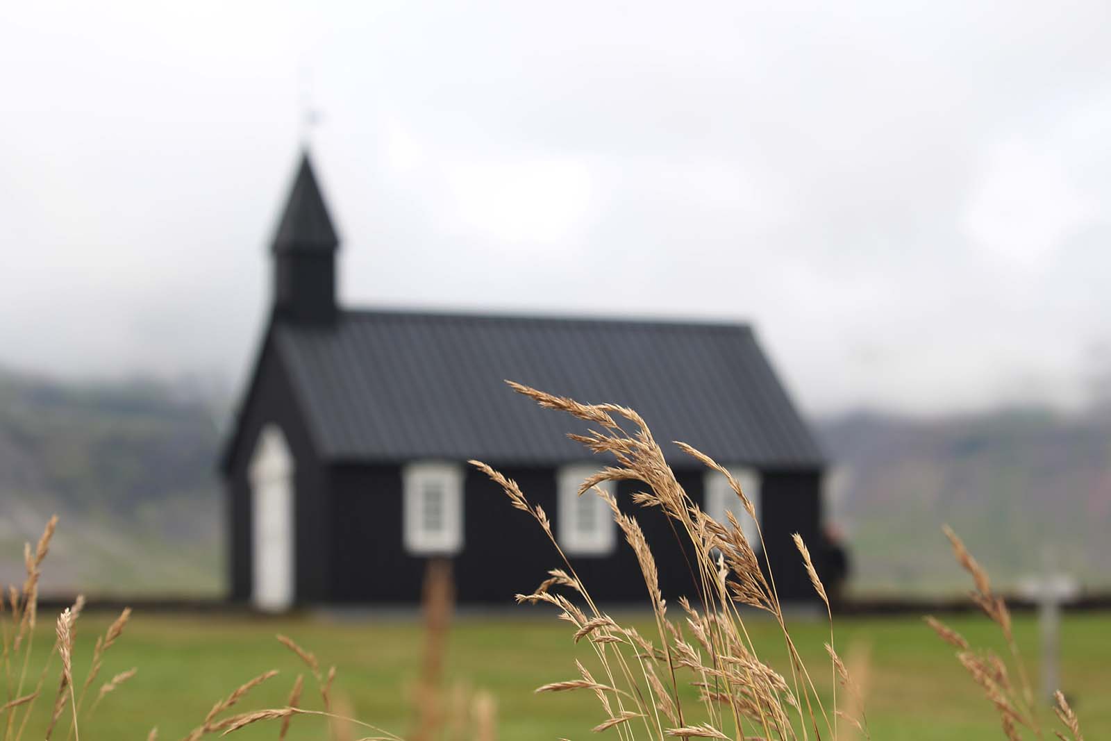 La chiesa nera di Budir in Islanda - blog di viaggi