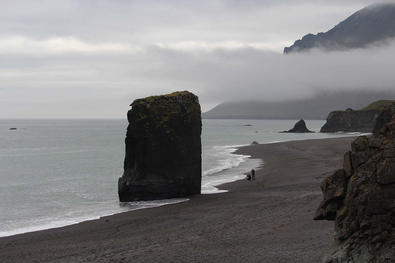 La spiaggia nera nei pressi di Stapavik in Islanda - blog di viaggi