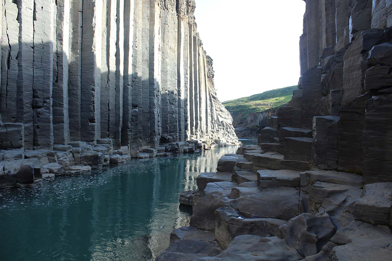 All'interno del canyon Stuðlagil sulle colonne di basalto - blog di viaggi