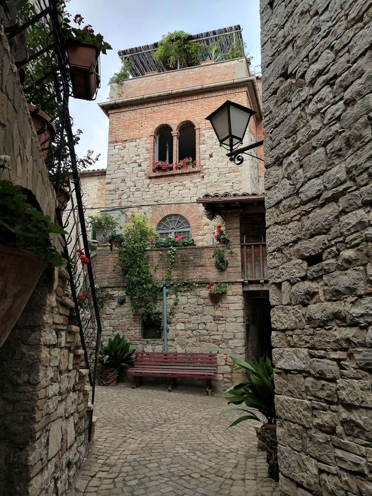 Lo splendido borgo di Acqualoreto in Umbria - blog di viaggi